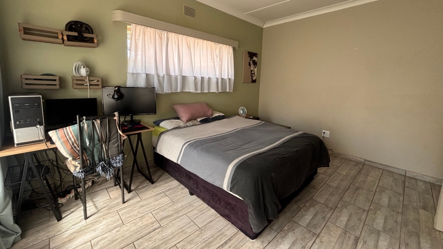 4 Bedroom Property for Sale in Flamwood North West